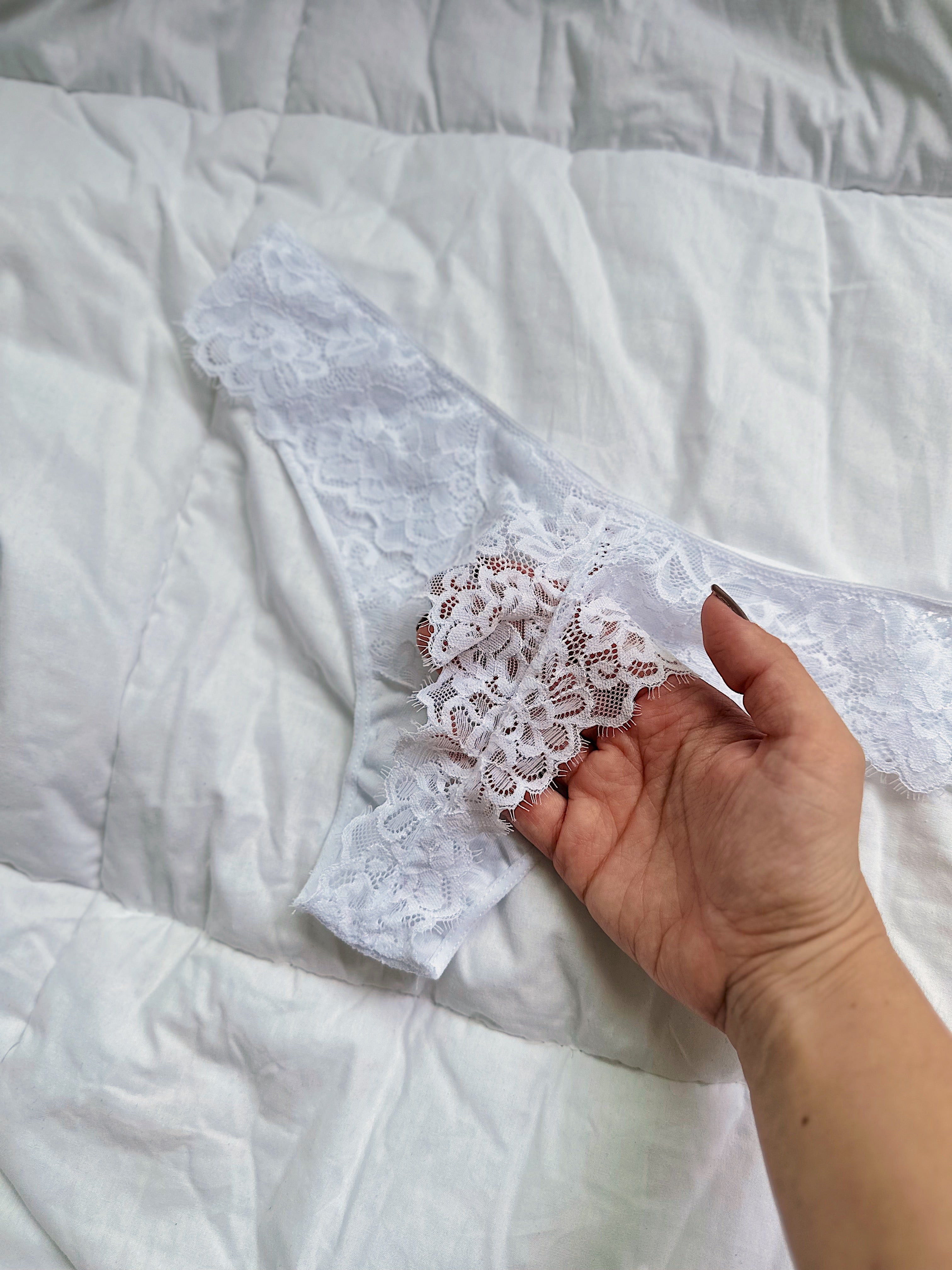 Calcinha Toda Renda Fio Branco