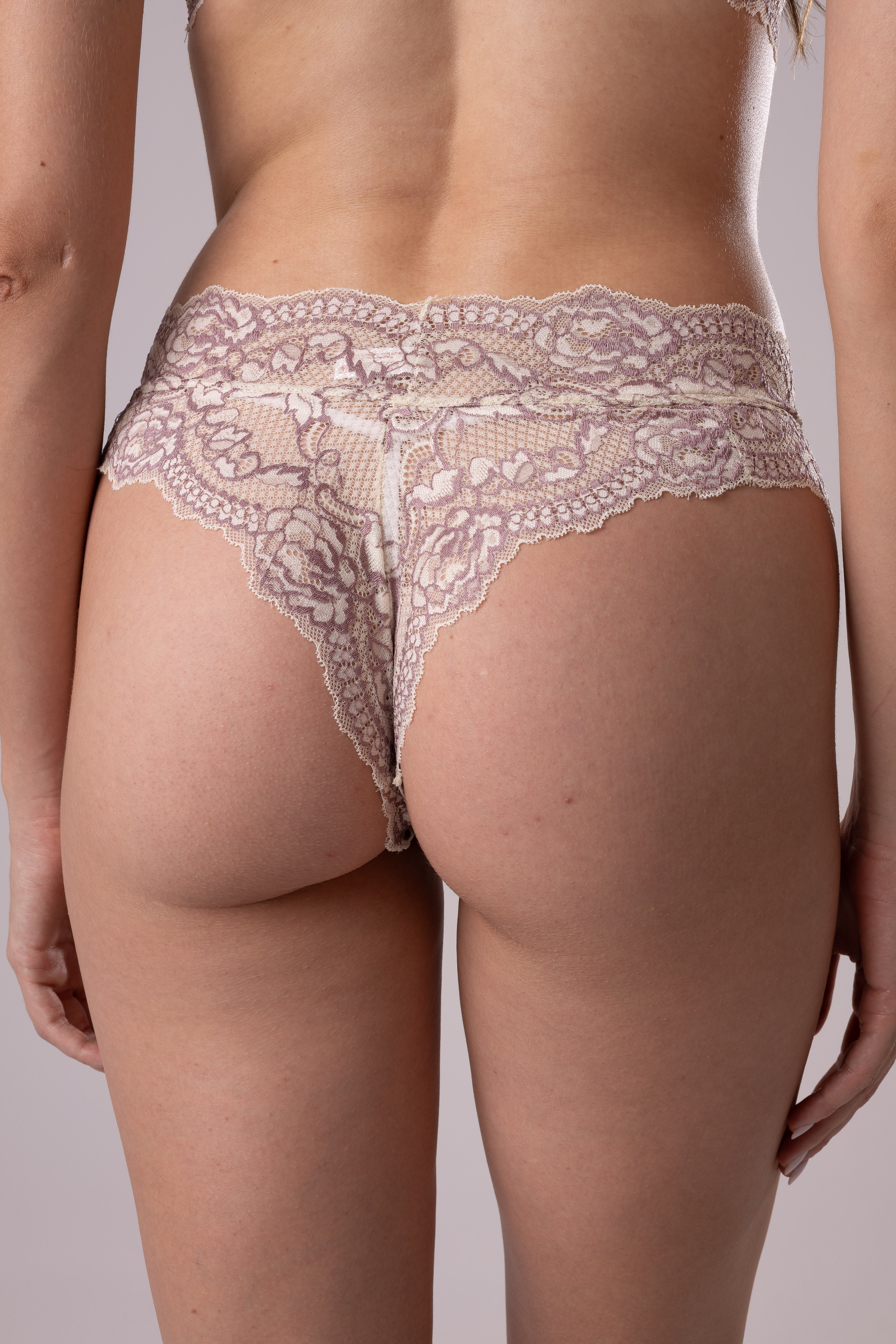 Calcinha Renda Semi-fio Bicolor Marfim/Lavanda