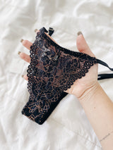 Calcinha String Elegance - Preto c/ Amendôa