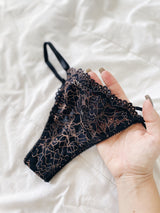 Calcinha String Elegance - Preto c/ Amendôa